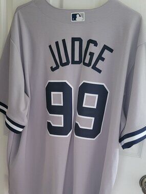 The Majestic New York Yankees Judge XL jersey